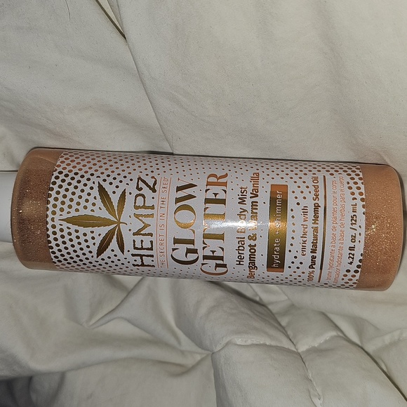 Hempz Glow Getter Herbal Body Mist. Bergamot And Warm Vanilla! Shimmer - Picture 6 of 6